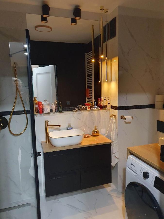 Apartament 3 Pokojowy Lub Pokoj W Mieszkaniu W Nowym Bloku วอร์ซอ ภายนอก รูปภาพ