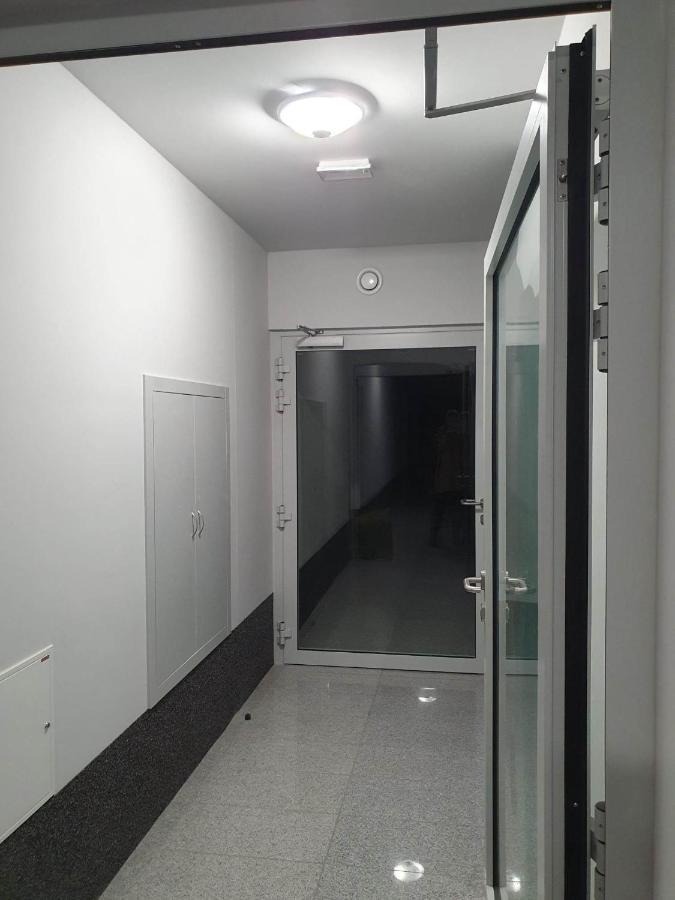 Apartament 3 Pokojowy Lub Pokoj W Mieszkaniu W Nowym Bloku วอร์ซอ ภายนอก รูปภาพ