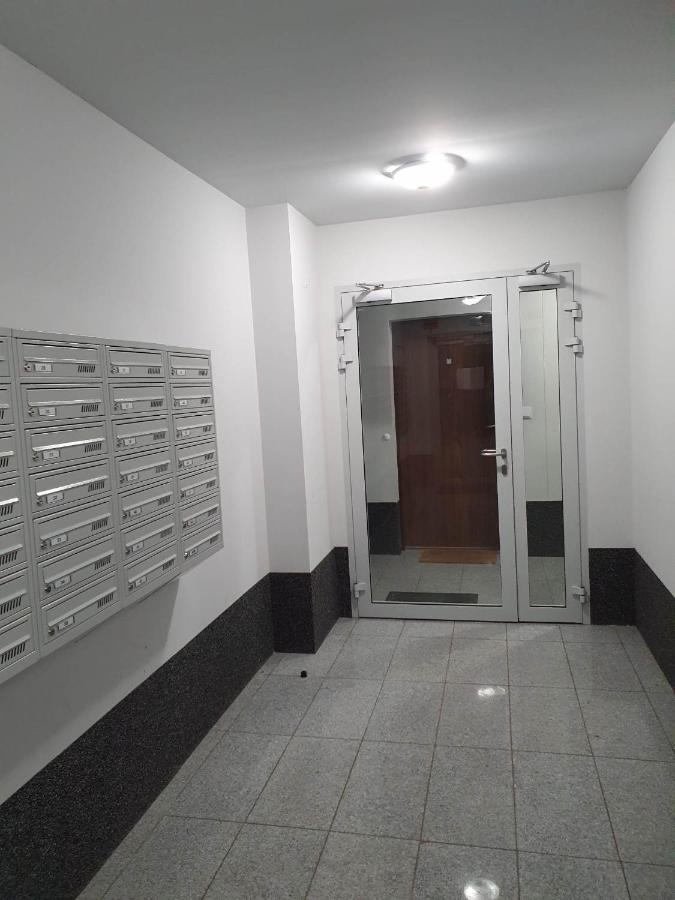 Apartament 3 Pokojowy Lub Pokoj W Mieszkaniu W Nowym Bloku วอร์ซอ ภายนอก รูปภาพ