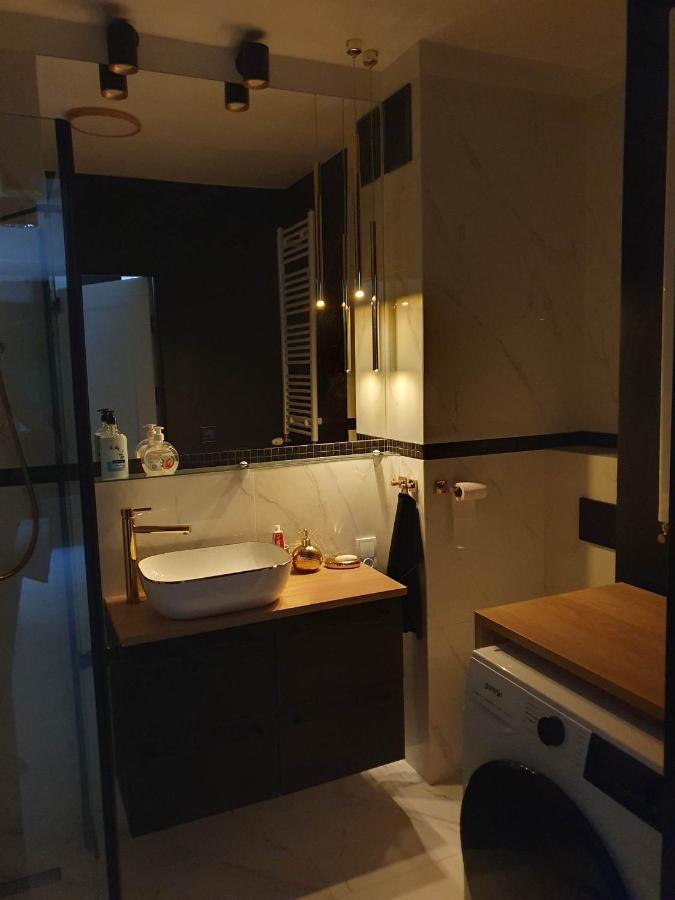 Apartament 3 Pokojowy Lub Pokoj W Mieszkaniu W Nowym Bloku วอร์ซอ ภายนอก รูปภาพ