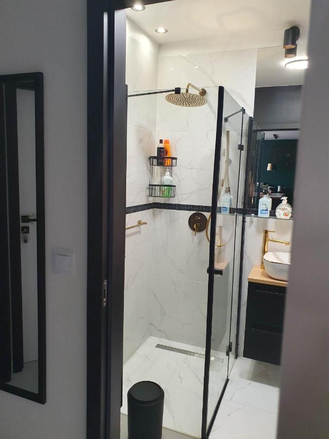 Apartament 3 Pokojowy Lub Pokoj W Mieszkaniu W Nowym Bloku วอร์ซอ ภายนอก รูปภาพ