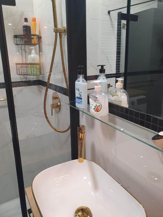 Apartament 3 Pokojowy Lub Pokoj W Mieszkaniu W Nowym Bloku วอร์ซอ ภายนอก รูปภาพ